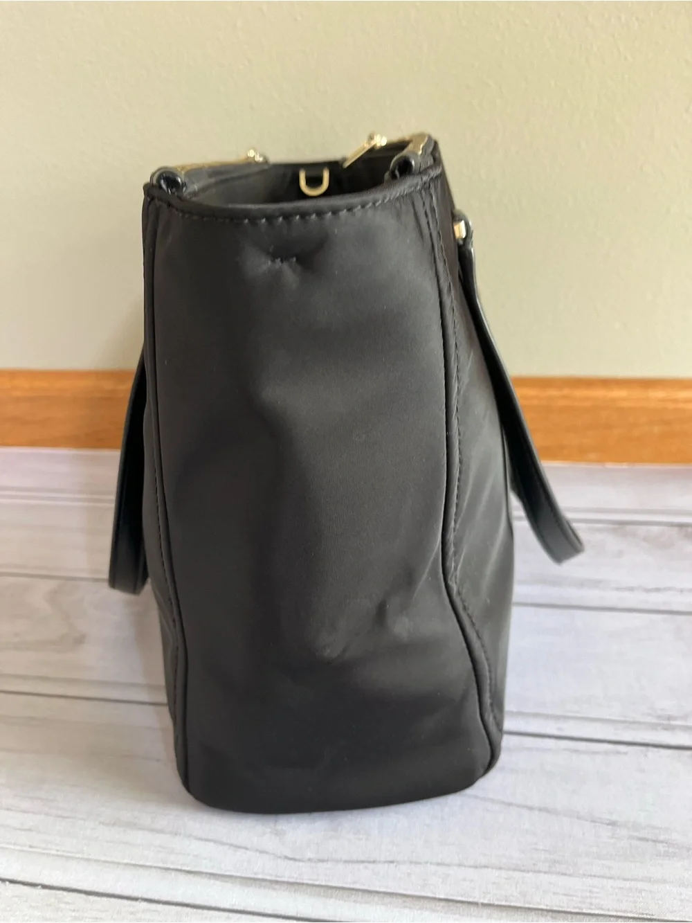 Kate Spade New York black Dawn classic durable nylon shoulder handbag purse.
